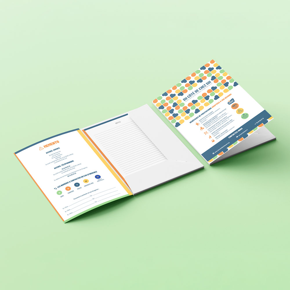 porte-document-personnalisable-dcdchezsoi Chemise à rabats personnalisée pour Du Côté de Chez Soi : une présentation soignée pour les documents.